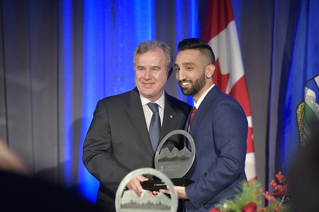 Tom Jenkins, O.C. accepts his Distinguished Policy Fellow award from Sunny Kullar, MPP'15. 